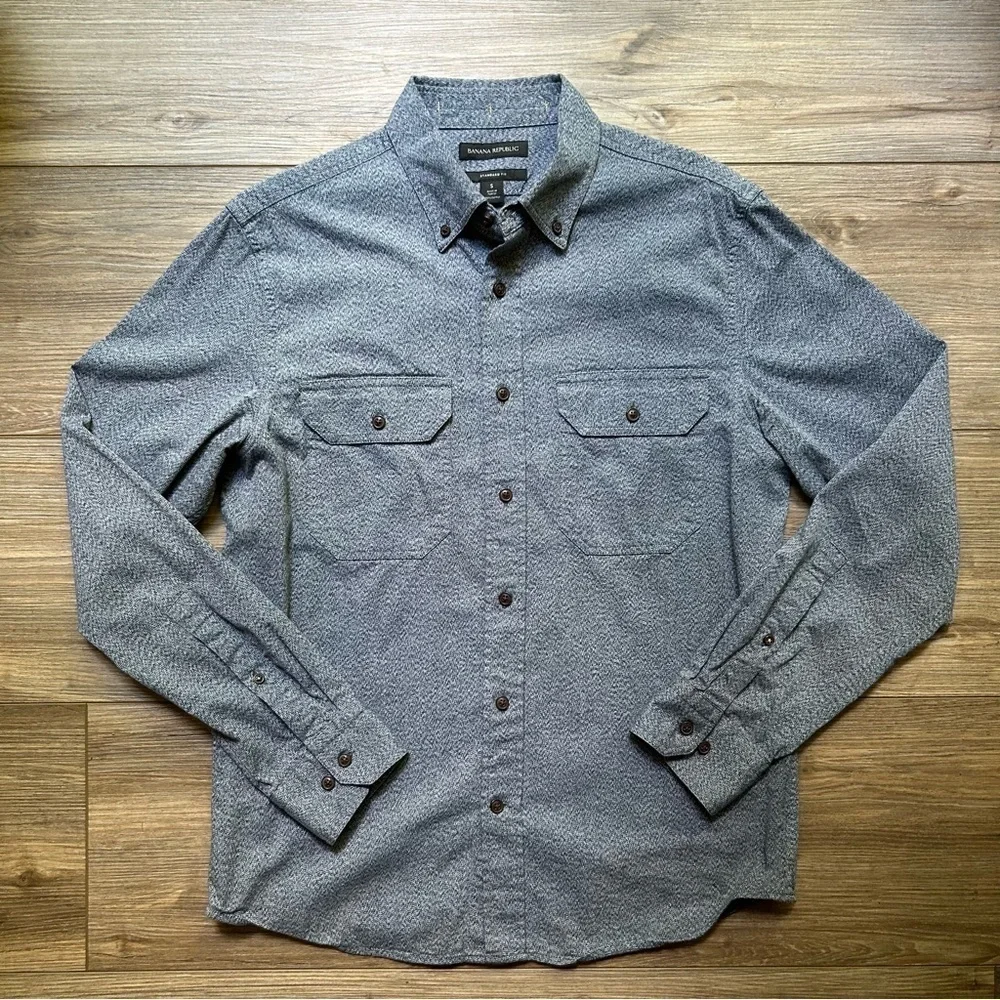 Banana Republic | Heavyweight Double Pocket Shirt in Charcoal Heather (Small)